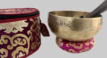 Load image into Gallery viewer, 17 cm B Note Crown Chakra Full Moon Tibetan Singing Bowl — Complete Set