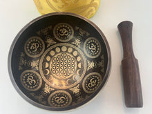 Load image into Gallery viewer, Flower of Life Singing Bowl Set 9 cm-Tibetan Meditation Bowl-Sound Healing Gift Set