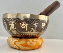 Load image into Gallery viewer, Singing Bowl-14.5 cm-Handmade-Endless Knot-Chakra Healing Bowl