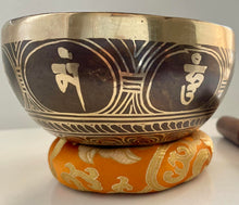 Load image into Gallery viewer, Singing Bowl-14.5 cm-Handmade-Endless Knot-Chakra Healing Bowl