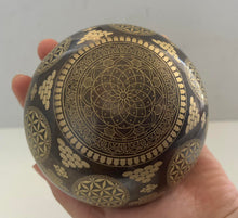Load image into Gallery viewer, 9cm Tibetan Singing Bowl Set with Flower Of Life Sacred Geometry-Meditation Gift Bundle
