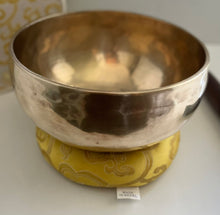 Load image into Gallery viewer, Singing Bowl-Handmade Meditation Bowl-17 cm-Chakra Healing Bowl
