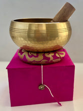 Load image into Gallery viewer, Singing Bowl-13 cm-Hand beaten Gift Set
