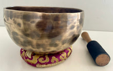 Load image into Gallery viewer, Singing Bowl-Handmade-18 cm-Healing bowl
