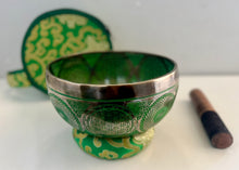 Load image into Gallery viewer, Tibetan Singing Bowl–17 cm-Sacred Geometry-F Note Heart Chakra Healing Sound Bath Meditation Tool
