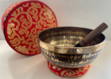 Load image into Gallery viewer, Singing Bowl-Om Mani Padme Hum-Endless Knot Meditation bowl-Handmade-20.5 cm
