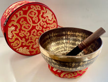 Load image into Gallery viewer, Singing Bowl-Om Mani Padme Hum-Endless Knot Meditation bowl-Handmade-20.5 cm
