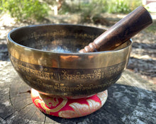 Load image into Gallery viewer, Singing Bowl Gift Set-Healing Meditation bowl-Handmade-16 cm-Endless Knot
