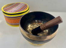 Load image into Gallery viewer, Singing Bowl Gift Set-Flower of Life Handmade Meditation Bowl-14 cm
