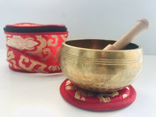 Load image into Gallery viewer, Singing Bowl-Gift set-9.5 cm
