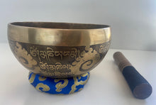 Load image into Gallery viewer, Singing bowl-Endless Knot-Himalayan-16 cm

